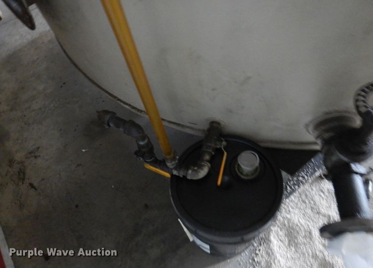 image for item DR0444 Approximately 4,500 gallon tank