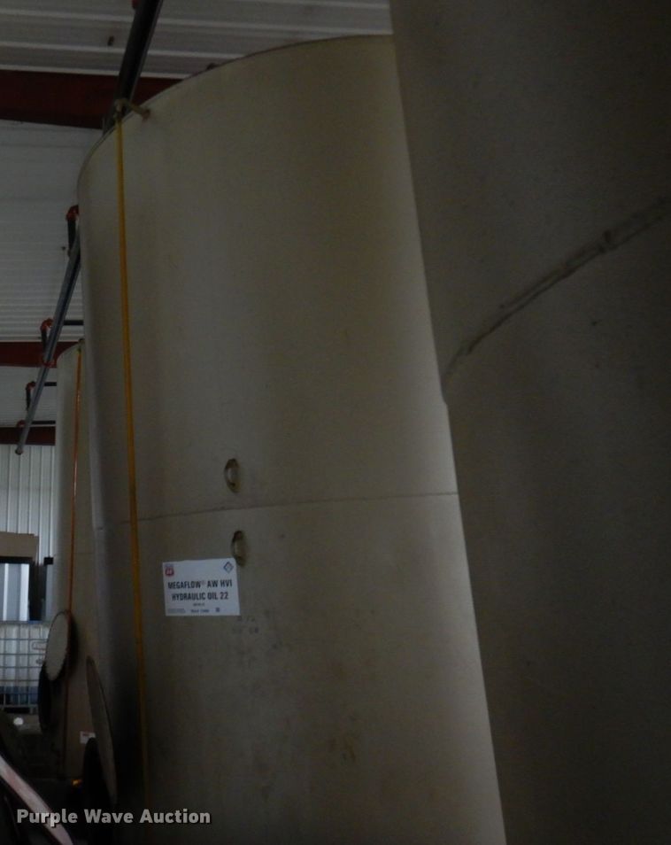 image for item DR0444 Approximately 4,500 gallon tank