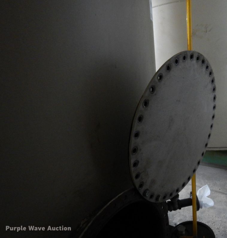 image for item DR0444 Approximately 4,500 gallon tank