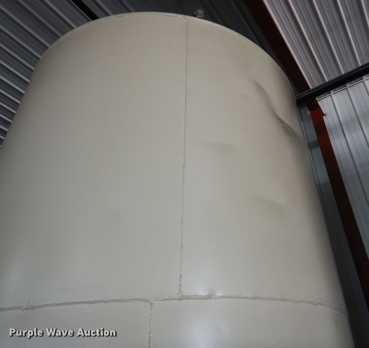 image for item DR0444 Approximately 4,500 gallon tank