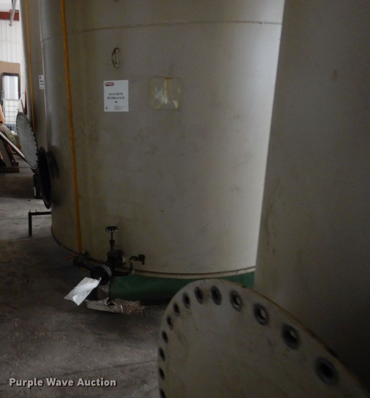 image for item DR0445 Approximately 4,500 gallon tank
