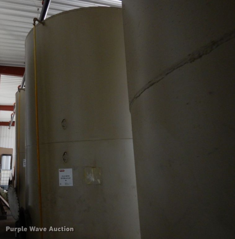 image for item DR0445 Approximately 4,500 gallon tank