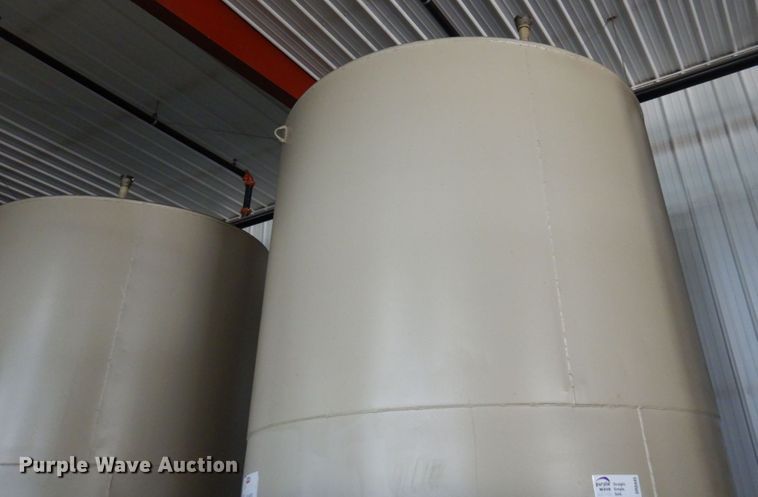 image for item DR0445 Approximately 4,500 gallon tank