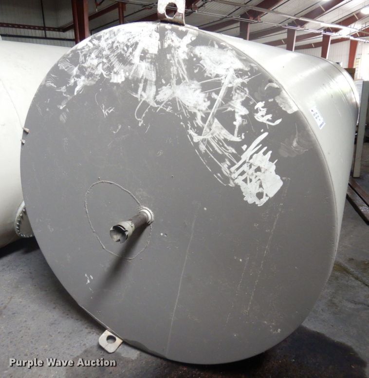 image for item DR0448 Approximately 4,000 gallon tank