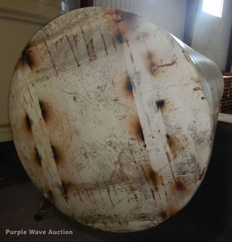 image for item DR0448 Approximately 4,000 gallon tank