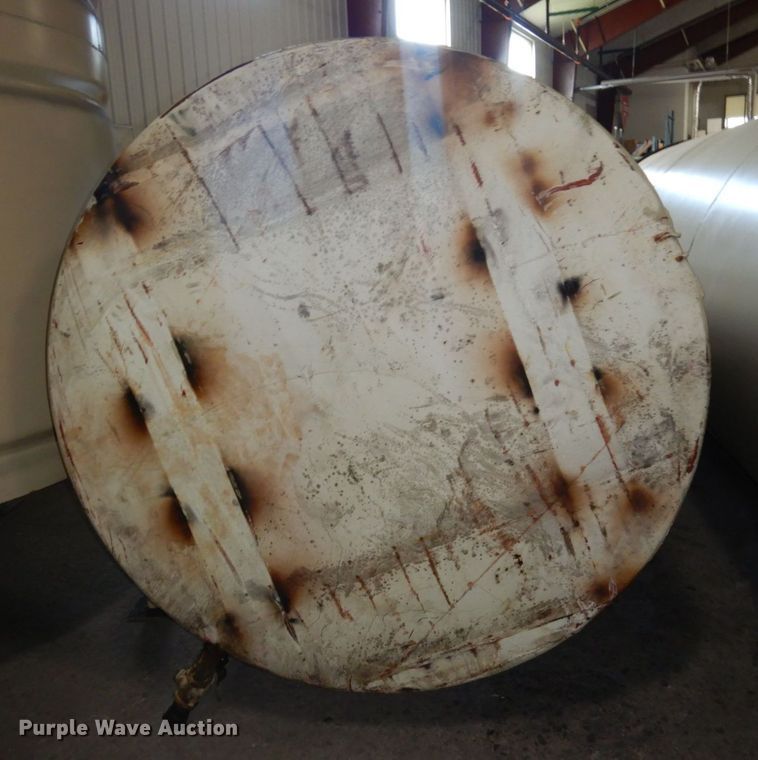 image for item DR0448 Approximately 4,000 gallon tank