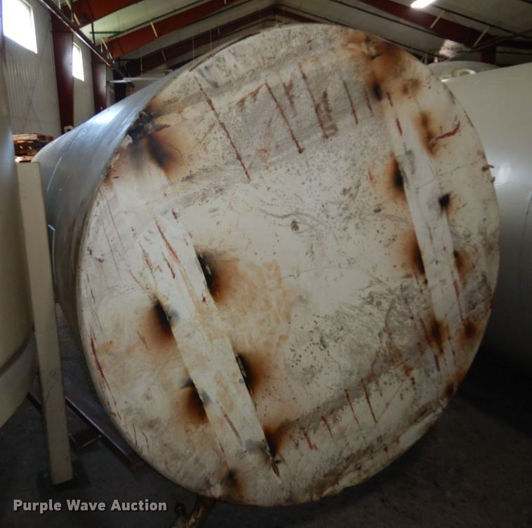 image for item DR0448 Approximately 4,000 gallon tank