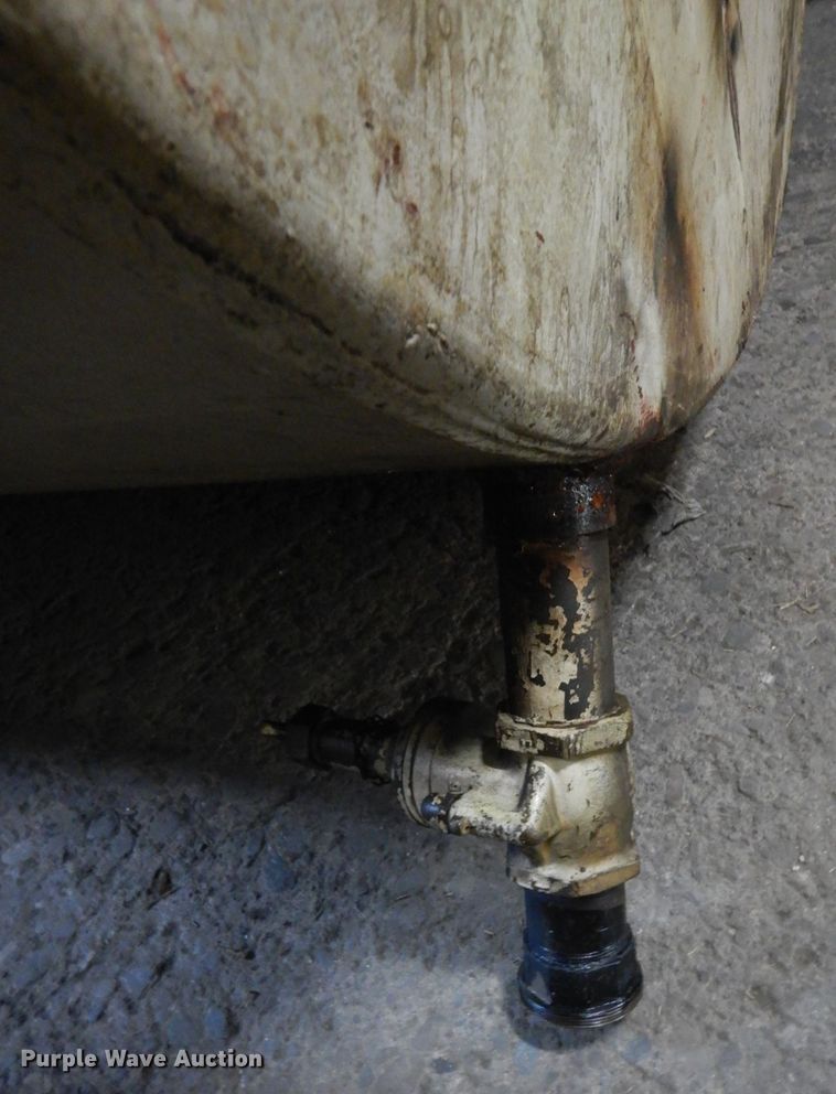 image for item DR0448 Approximately 4,000 gallon tank