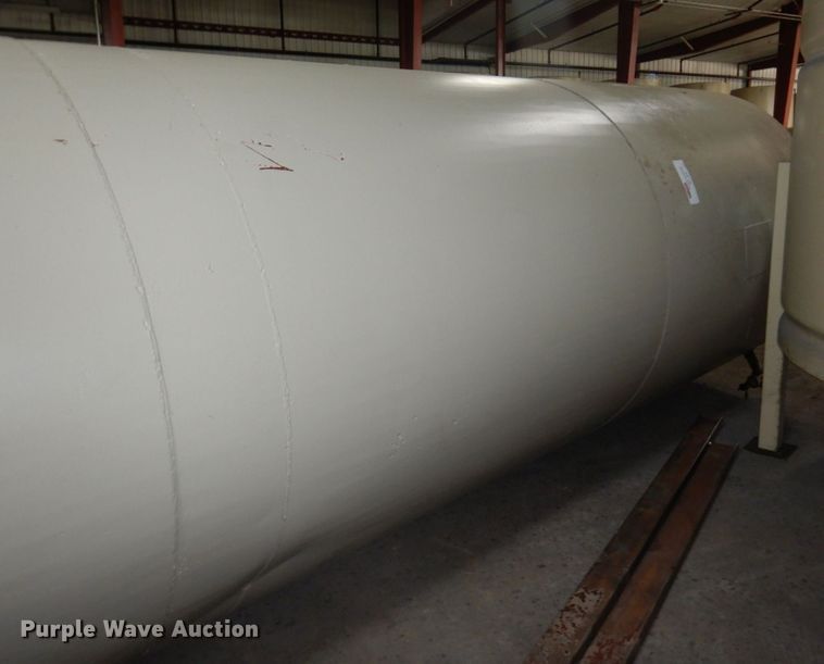 image for item DR0448 Approximately 4,000 gallon tank