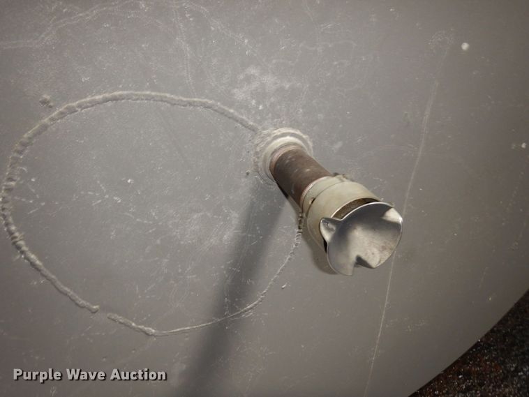 image for item DR0448 Approximately 4,000 gallon tank