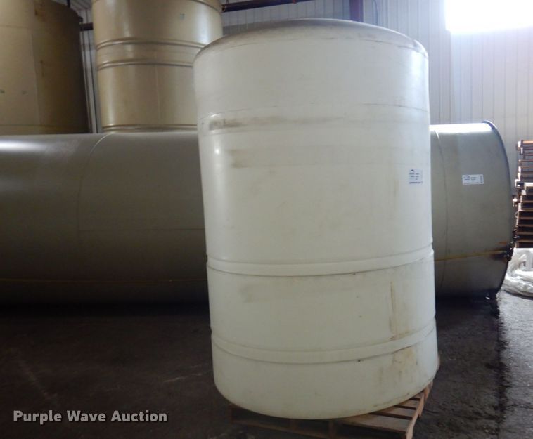 image for item DR0449 Approximately 1,500 gallon tank