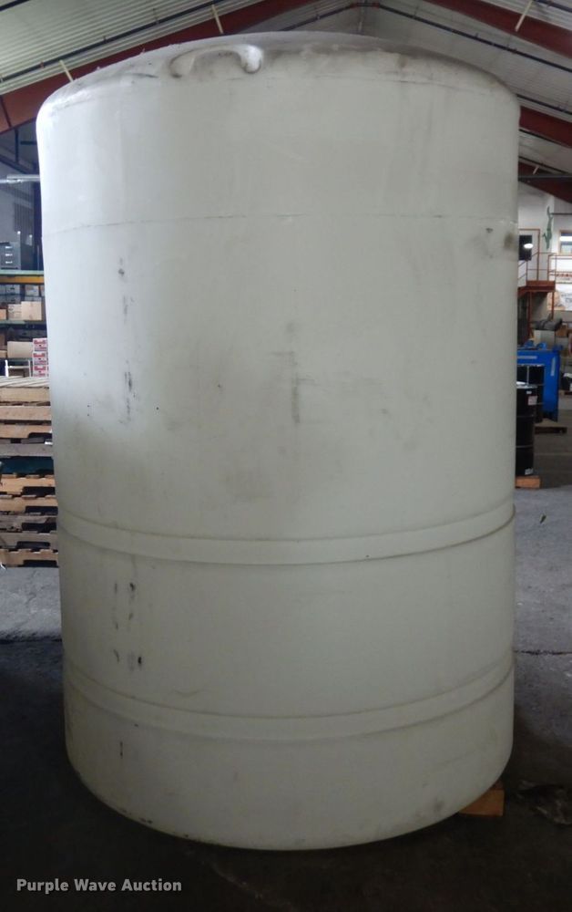 image for item DR0449 Approximately 1,500 gallon tank
