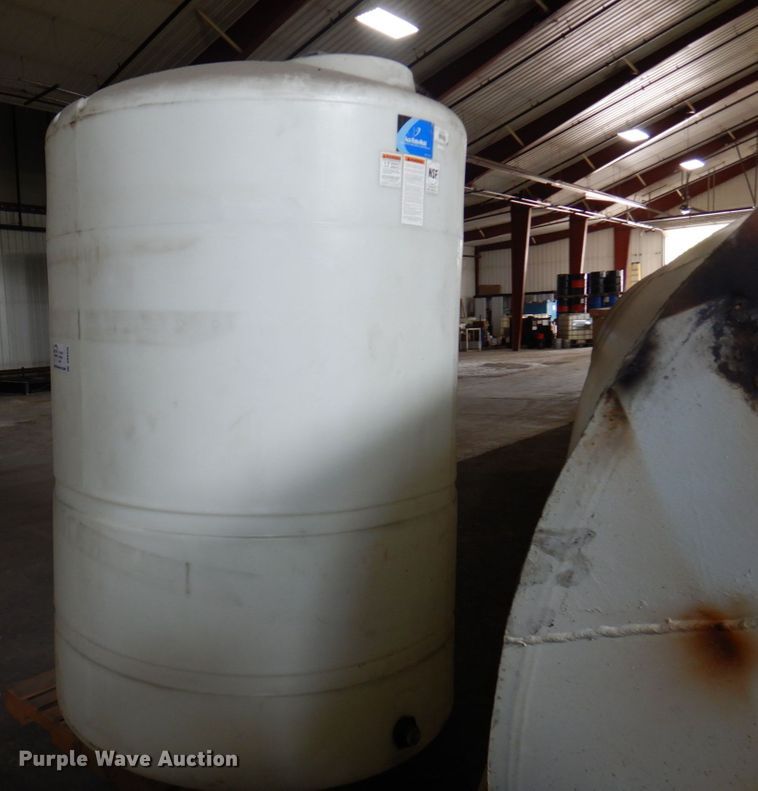 image for item DR0449 Approximately 1,500 gallon tank