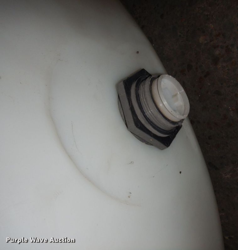 image for item DR0449 Approximately 1,500 gallon tank