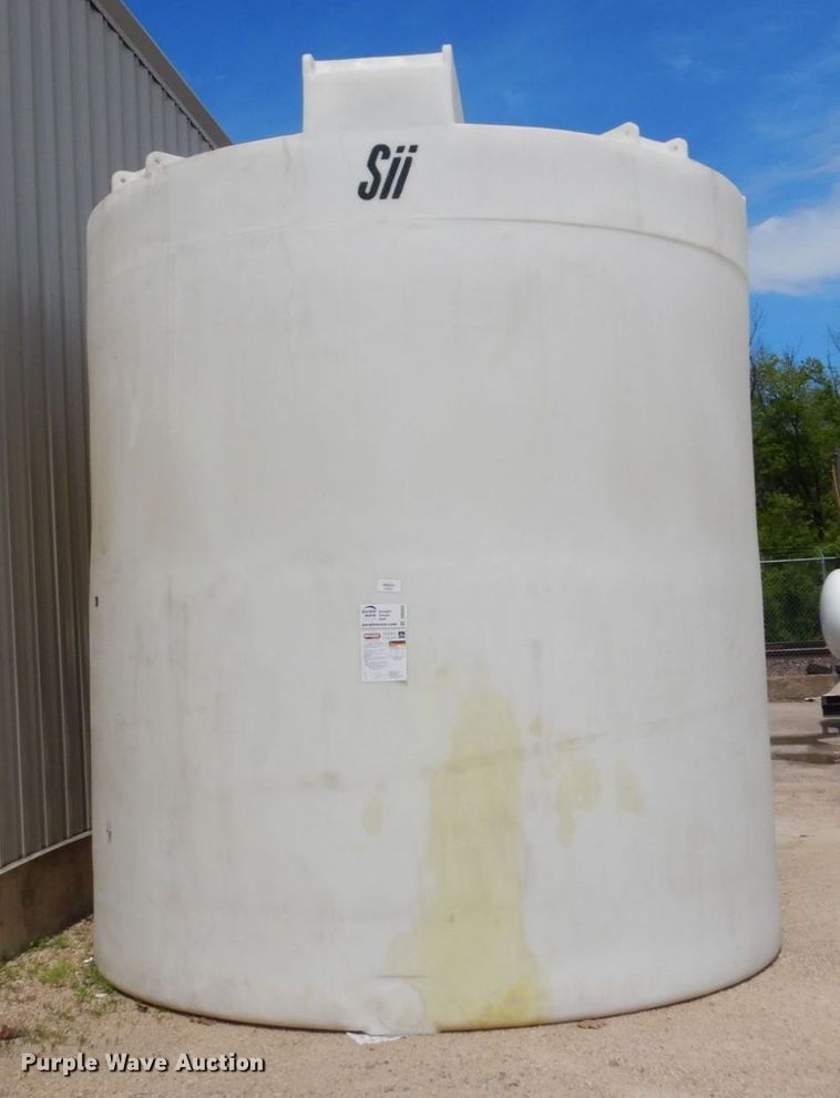 image for item DR0450 Approximately 10,000 gallon poly tank