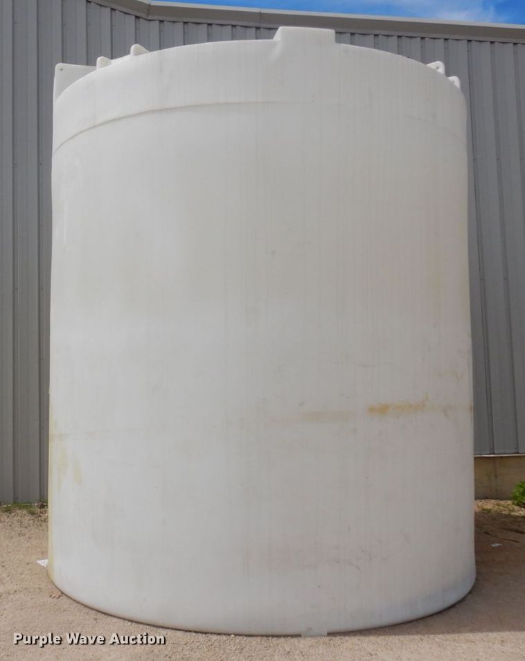 image for item DR0450 Approximately 10,000 gallon poly tank