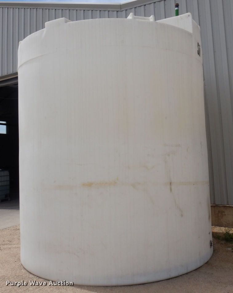 image for item DR0450 Approximately 10,000 gallon poly tank