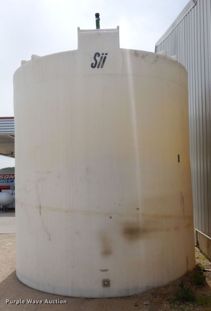 image for item DR0450 Approximately 10,000 gallon poly tank