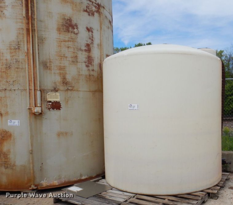 image for item DR0459 Approximately 3,000 gallon tank