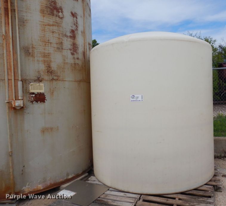 image for item DR0459 Approximately 3,000 gallon tank