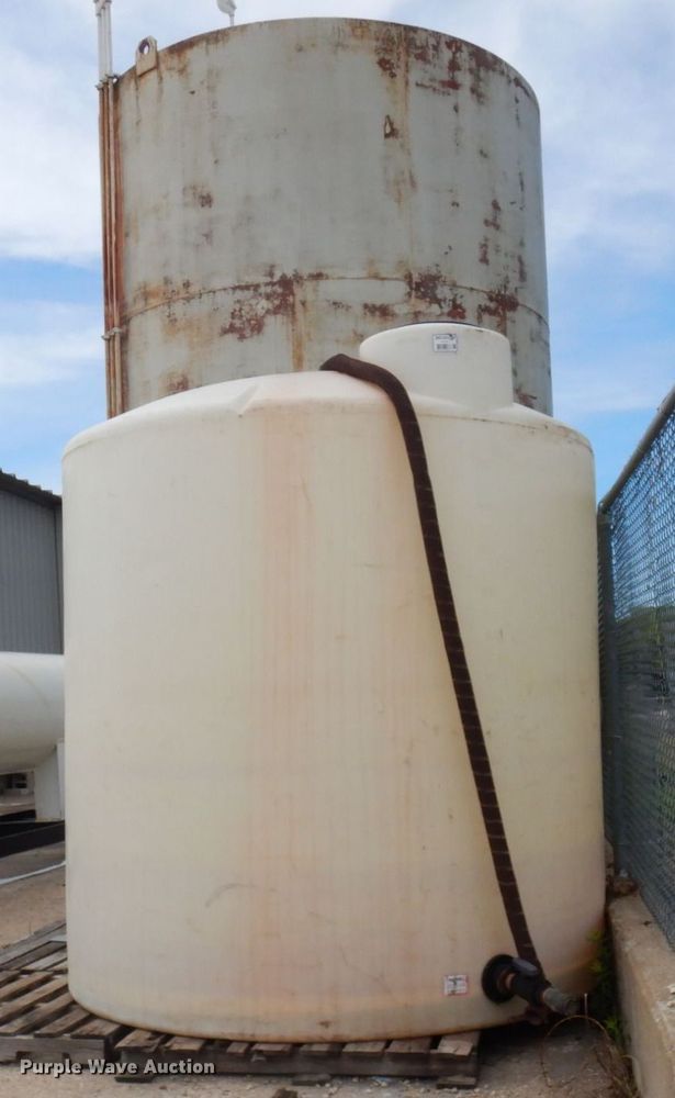 image for item DR0459 Approximately 3,000 gallon tank