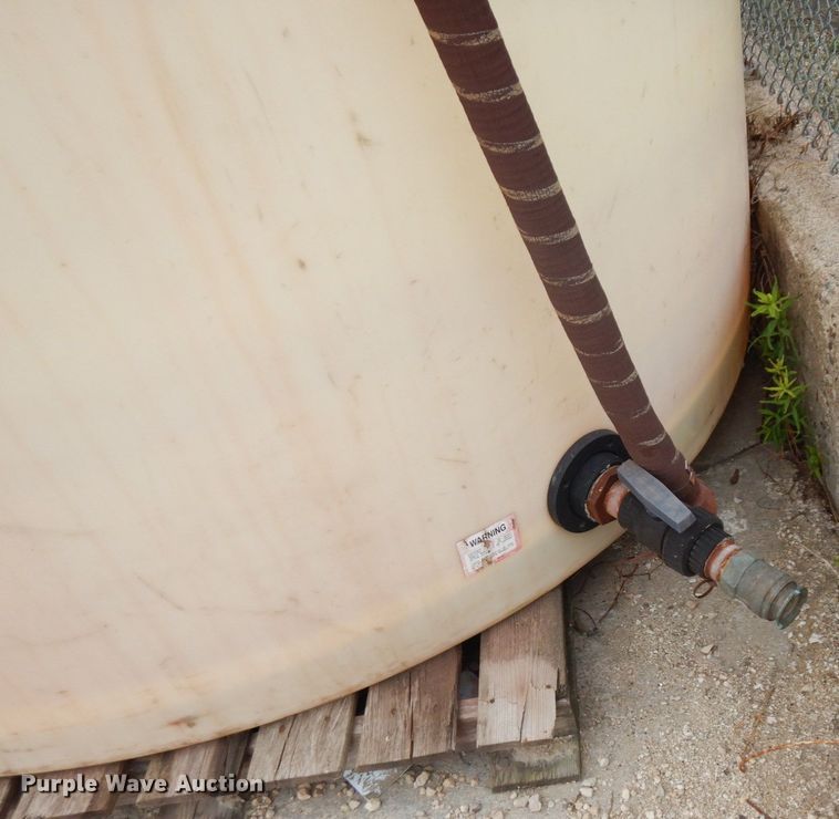 image for item DR0459 Approximately 3,000 gallon tank