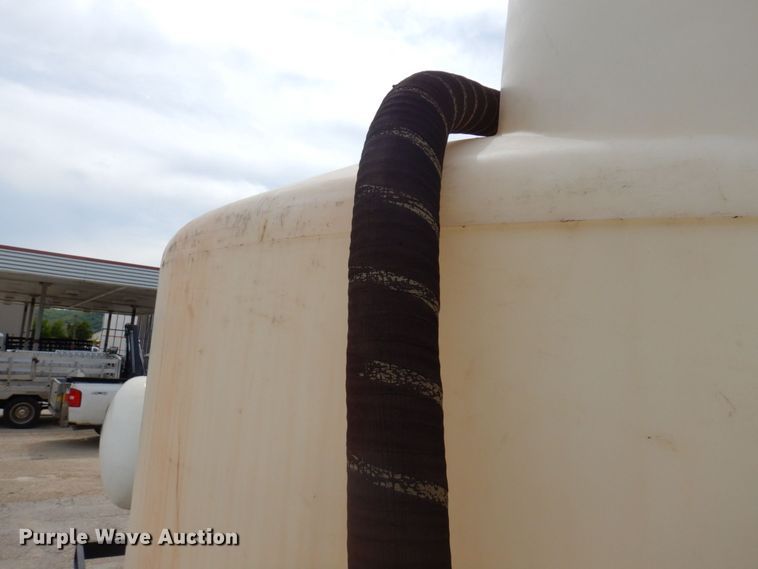 image for item DR0459 Approximately 3,000 gallon tank