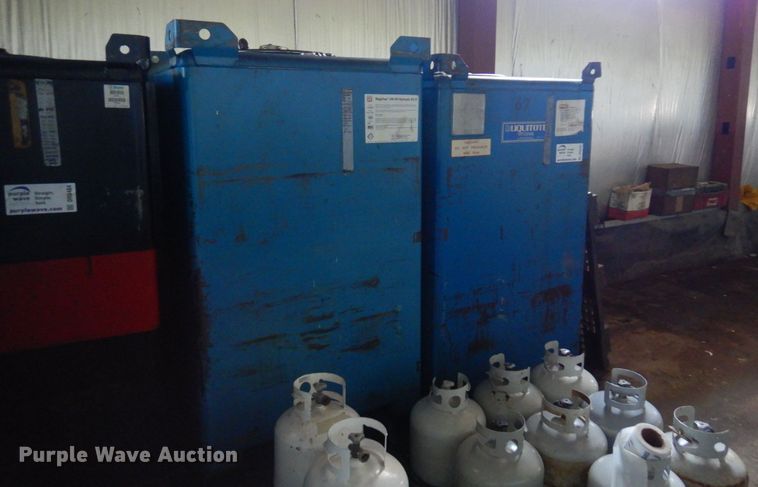 image for item DR0462 (2) 550 gallon tanks