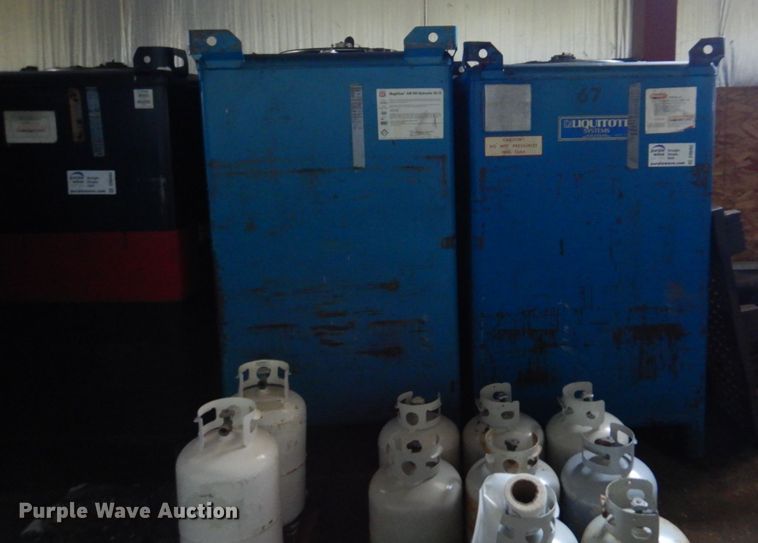image for item DR0462 (2) 550 gallon tanks