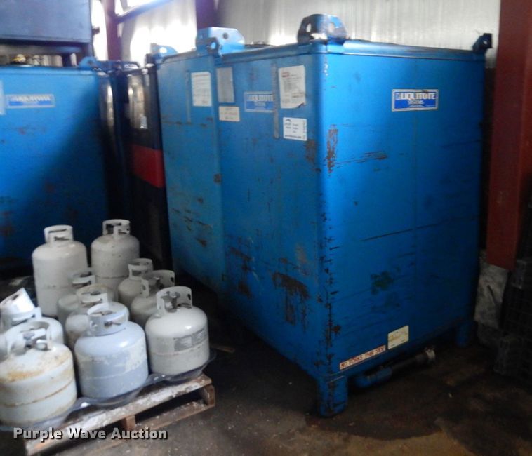 image for item DR0462 (2) 550 gallon tanks