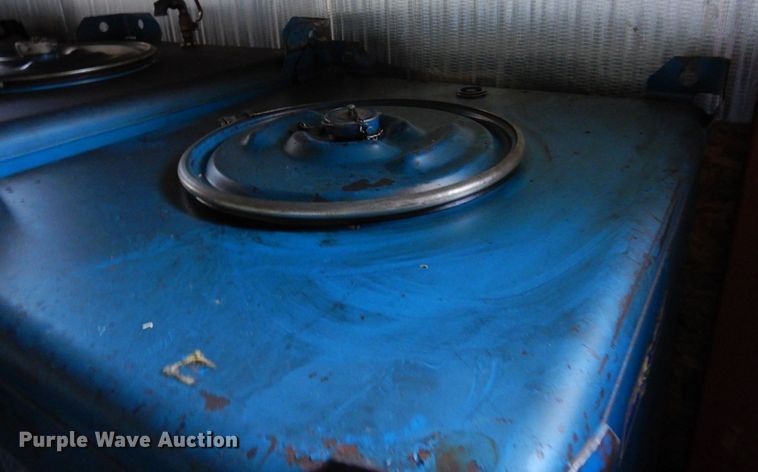 image for item DR0462 (2) 550 gallon tanks