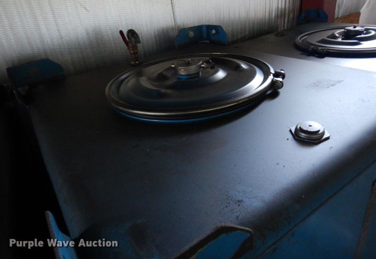 image for item DR0462 (2) 550 gallon tanks