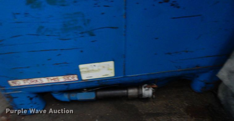 image for item DR0462 (2) 550 gallon tanks