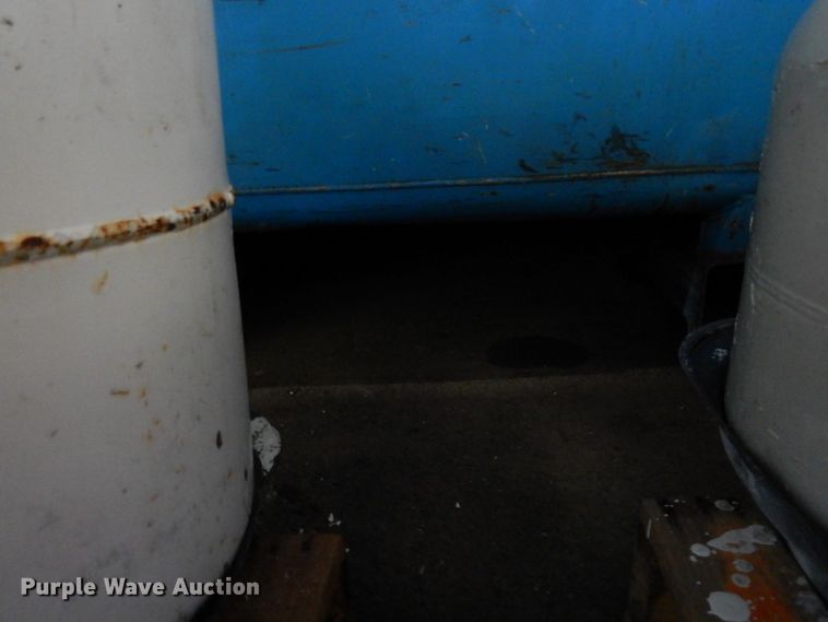 image for item DR0462 (2) 550 gallon tanks