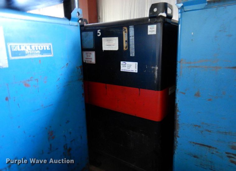 image for item DR0464 (2) 550 gallon tanks