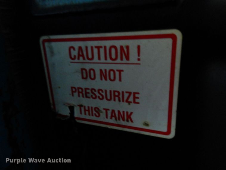 image for item DR0464 (2) 550 gallon tanks