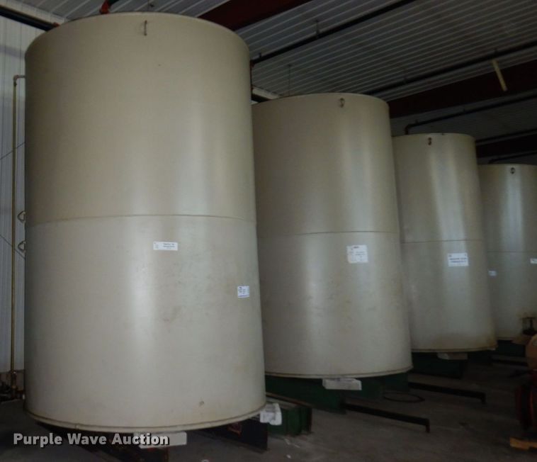 image for item DR0472 Approximately 4,500 gallon tank