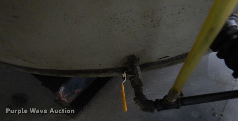 image for item DR0472 Approximately 4,500 gallon tank