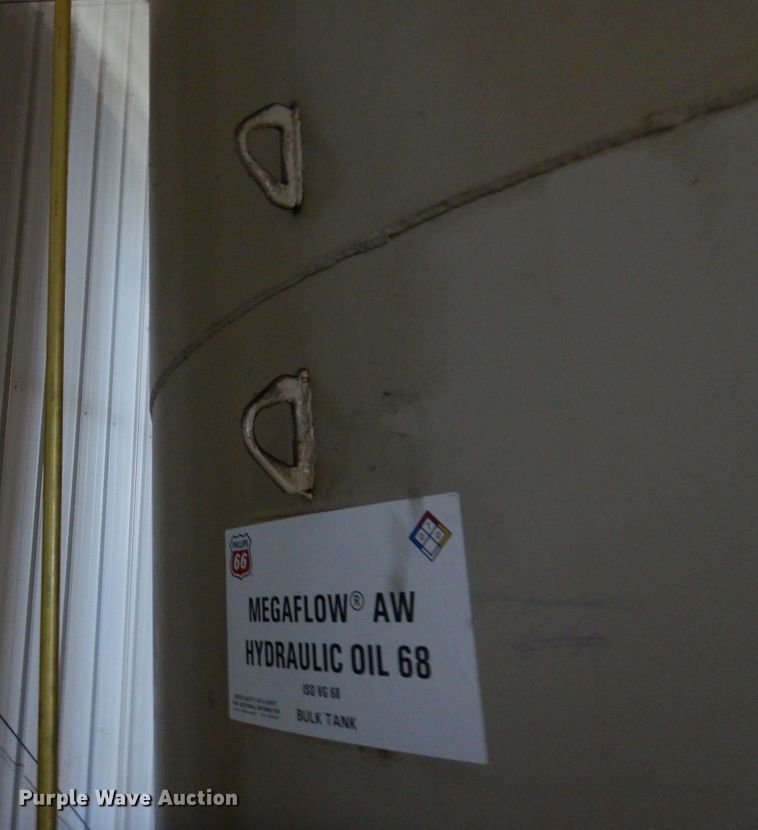 image for item DR0472 Approximately 4,500 gallon tank