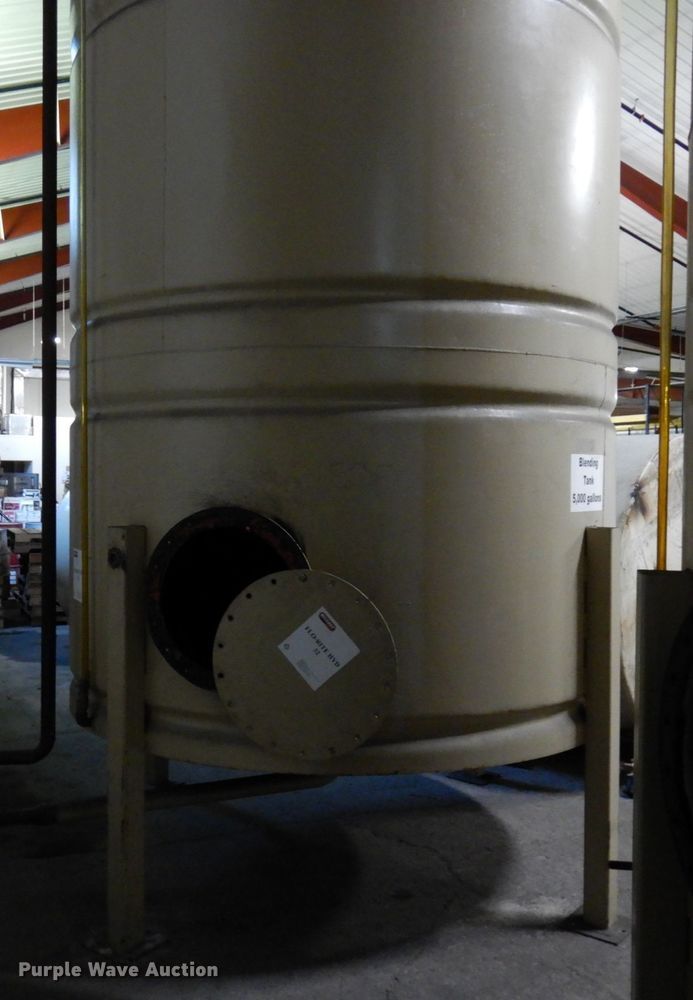 image for item DR0473 Approximately 5,500 gallon tank