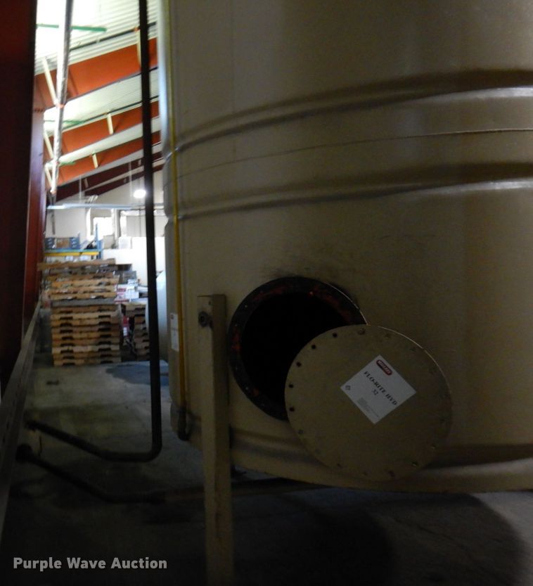 image for item DR0473 Approximately 5,500 gallon tank