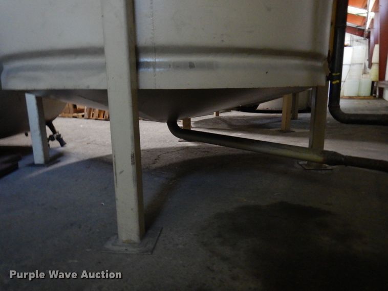 image for item DR0473 Approximately 5,500 gallon tank