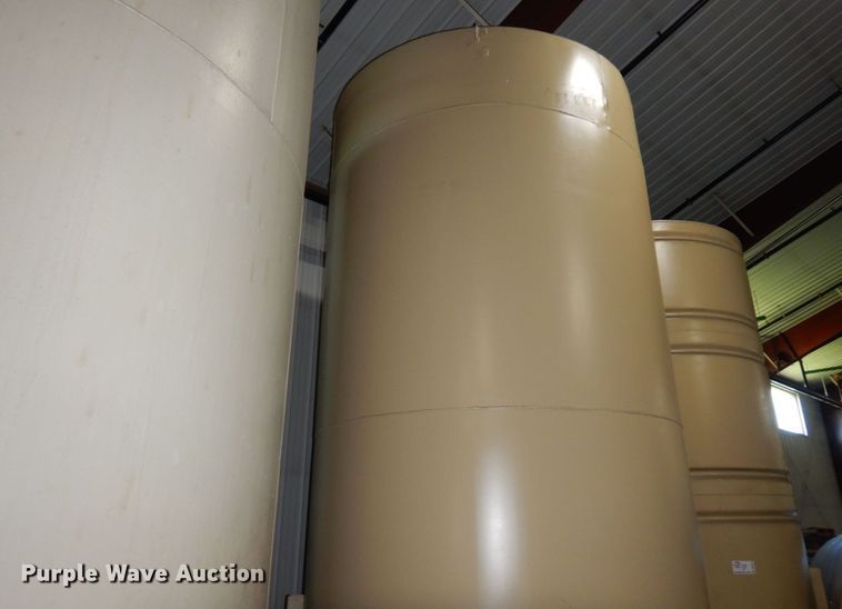 image for item DR0474 Approximately 5,500 gallon tank
