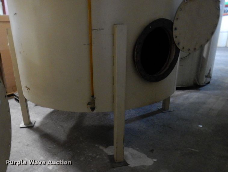 image for item DR0474 Approximately 5,500 gallon tank