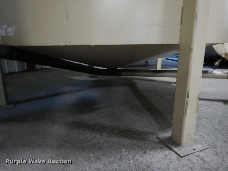 image for item DR0474 Approximately 5,500 gallon tank