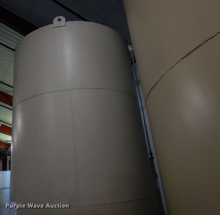 image for item DR0475 Approximately 5,000 gallon tank