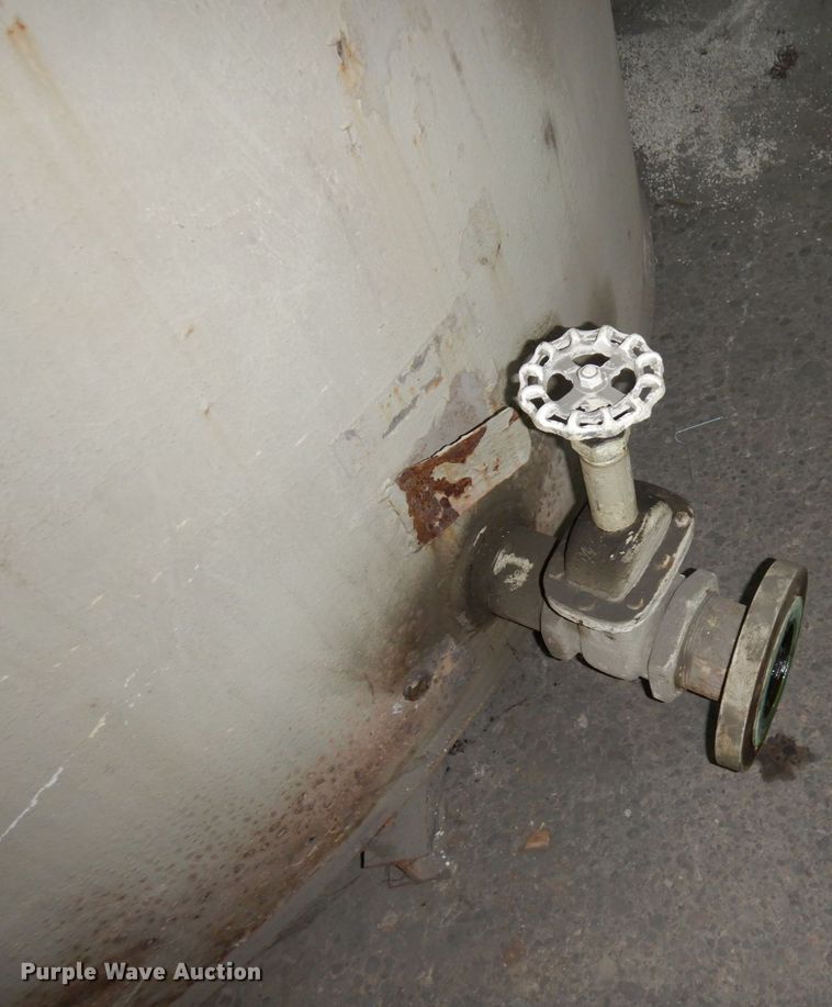 image for item DR0475 Approximately 5,000 gallon tank