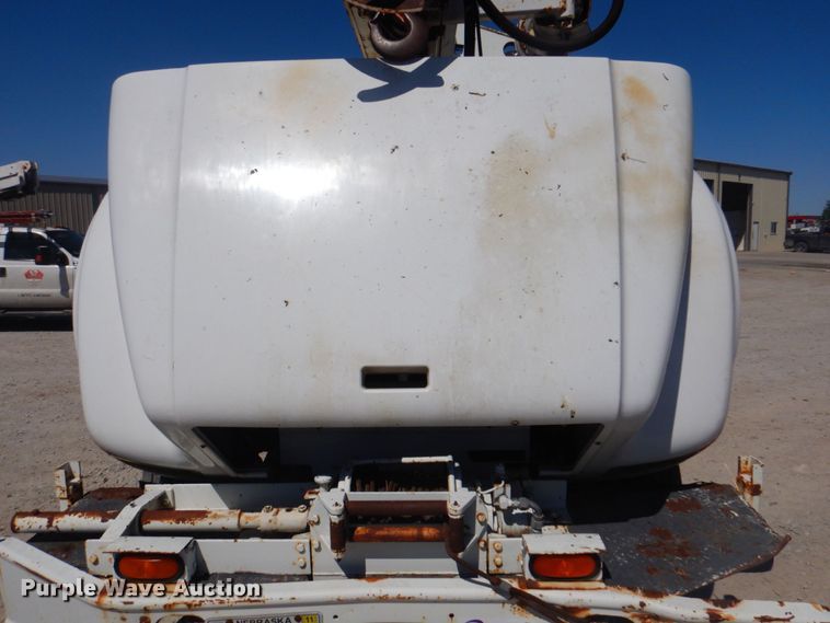 image for item DS5611 1994 International 4900  digger derrick truck