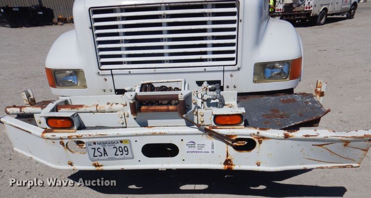 image for item DS5611 1994 International 4900  digger derrick truck