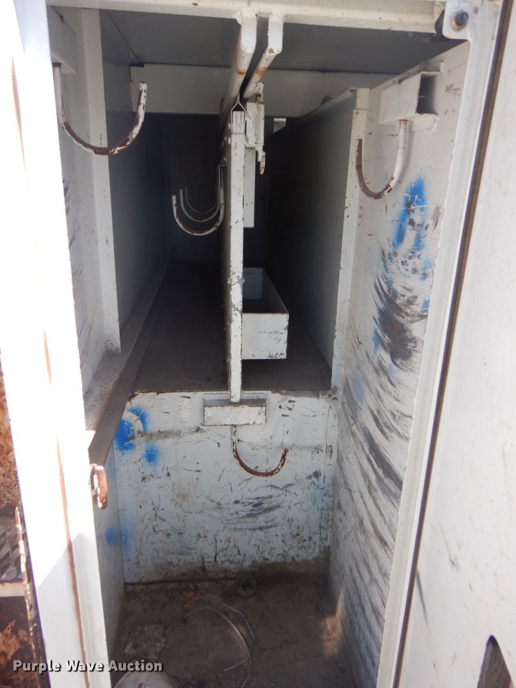 image for item DS5611 1994 International 4900  digger derrick truck